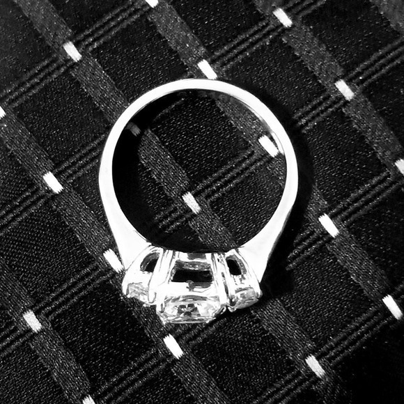 New stainless steel ring with CZs size‎ 6 - Picture 4 of 4